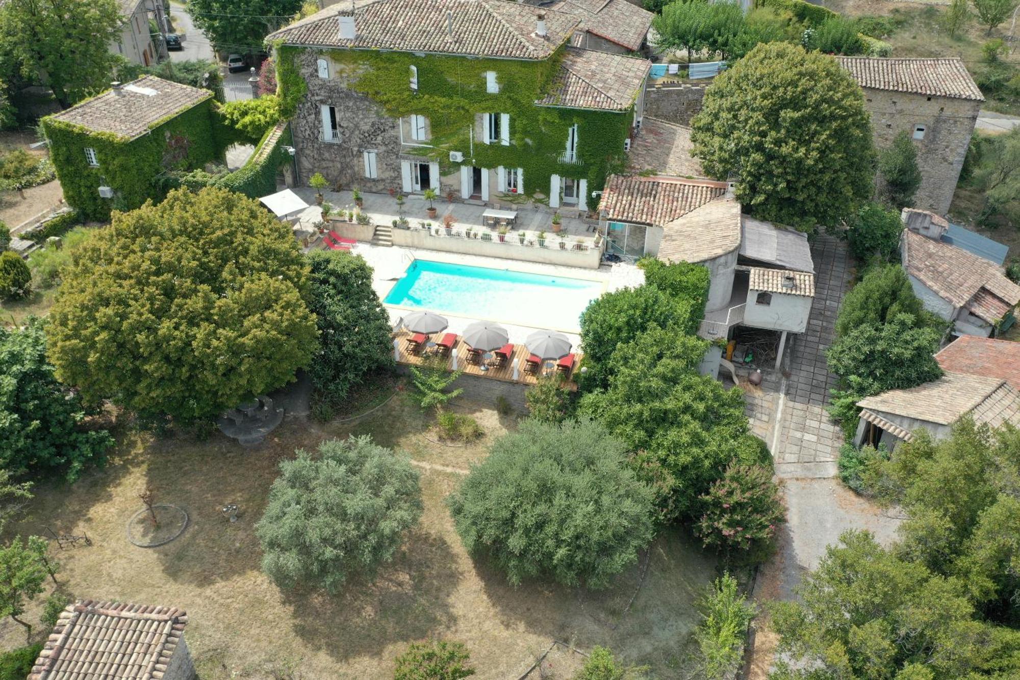 Le Domaine Du Soulier -Gite Et Chambres D'Hotes - La Maison Du Gardien Tornac Exterior photo