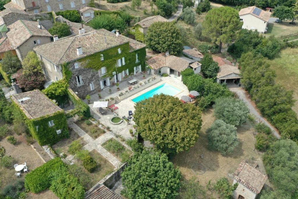 Le Domaine Du Soulier -Gite Et Chambres D'Hotes - La Maison Du Gardien Tornac Exterior photo